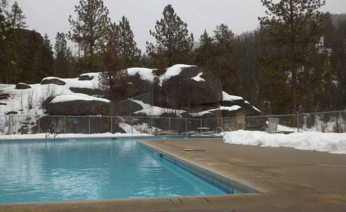 Lolo Hot Springs Resort slider image 1